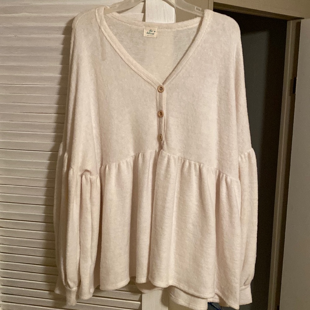 NWOT women’s top 🤍